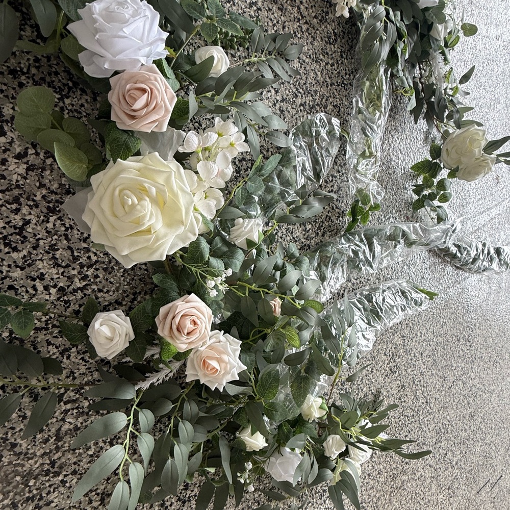 Elegant Floral Garland with White and Cream Roses
